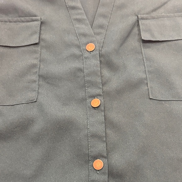 Elegant Hunter Green Button-Down Shirt for Women - Picture 6 of 9